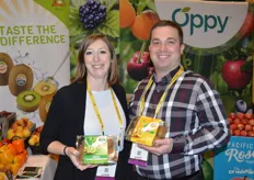 Caitlin Klueber and TJ Wilson with Oppy are showing new packaging for Zespri's green and Sungold kiwis.